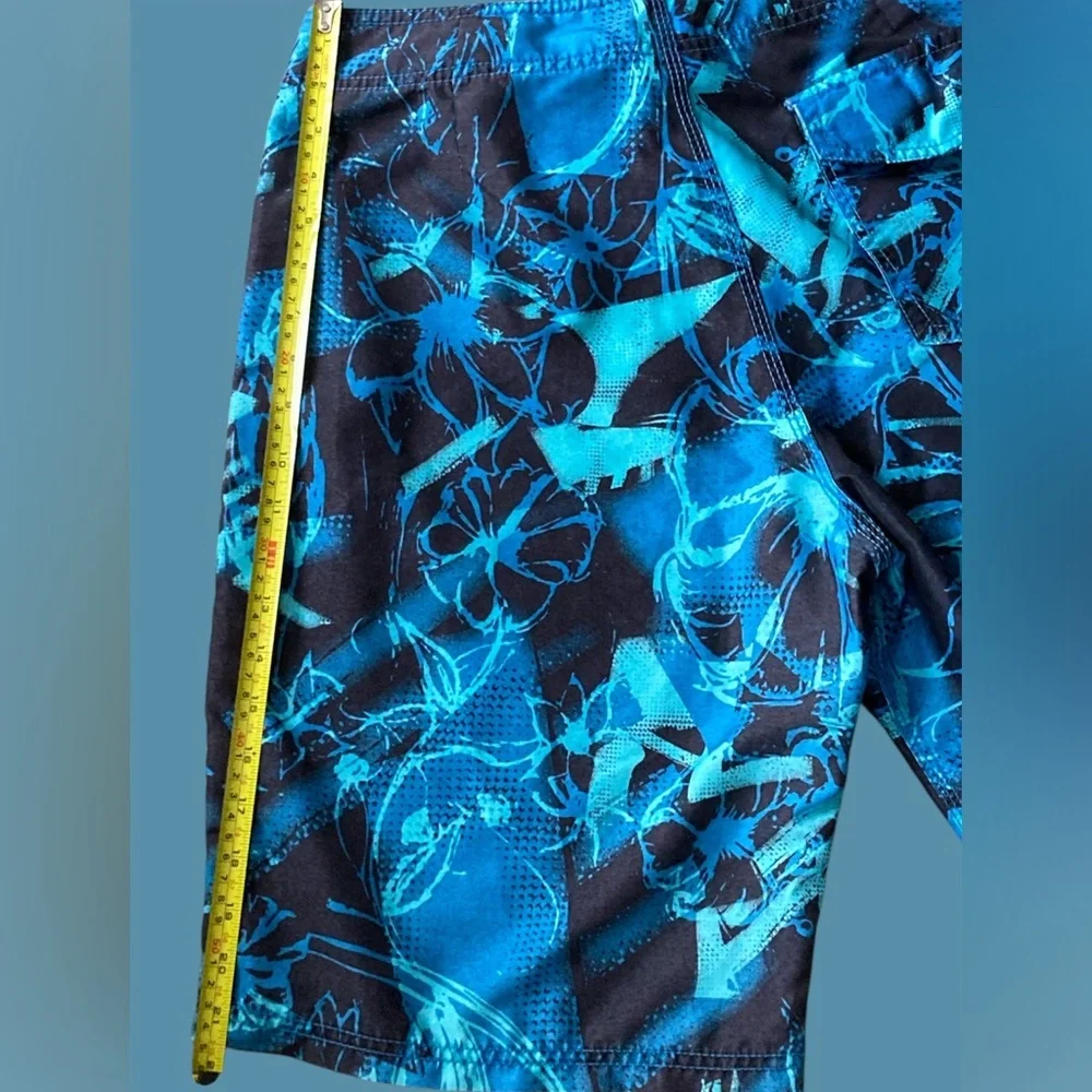 Oakley Blue &Black Floral Print Board Shorts Size 32  21”Length EUC